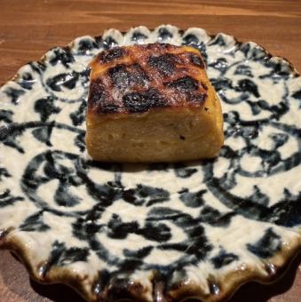 炭焼きの出汁巻き玉子/骨付き鶏の唐揚げ(一本)/銘柄鶏のスープ