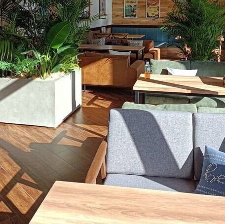 南国の島を想わせる内装で、時間を忘れてのんびりとリラックスできます◎異国情緒あふれるお席はまるで時間がゆっくり流れているかのようで、世代やシーンを問わずご利用いただけます♪