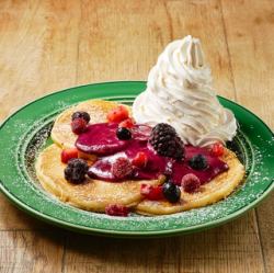 ベリー&ベリーソースパンケーキ