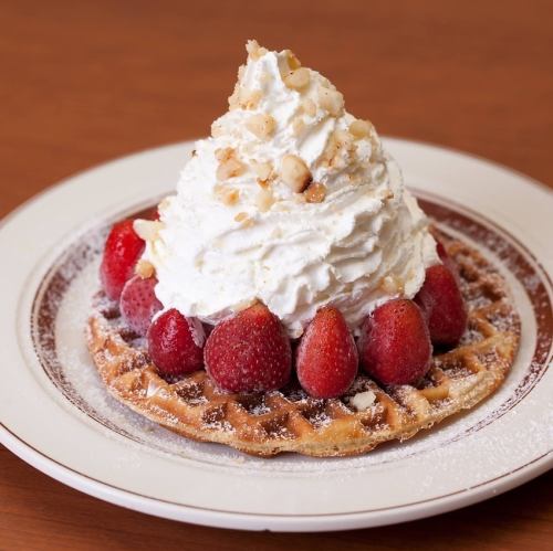 ストロベリー エスプーマクリームとマカダミアナッツ