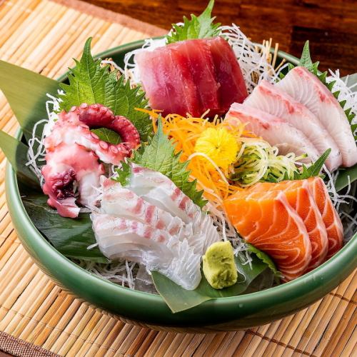 Classic seafood “Assorted fresh fish sashimi”