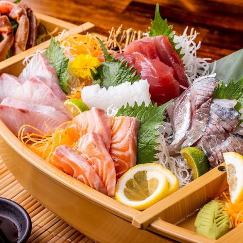 【鮮魚を楽しむ完全個室酒場】定番の海の幸『鮮魚刺し盛り合わせ』