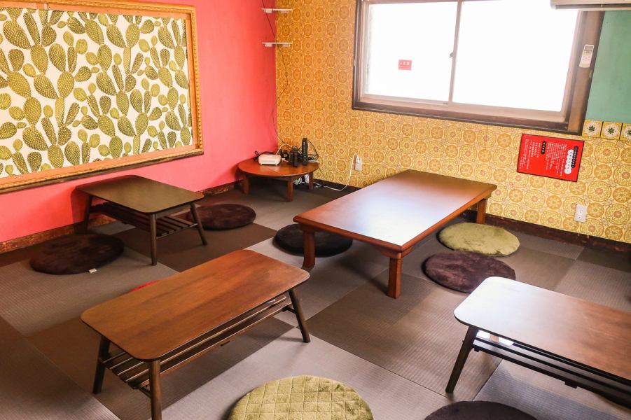There are two private rooms (up to 20 people) on the 3rd floor.You can spend a relaxing time in the tatami room.Please feel free to contact us for charter.