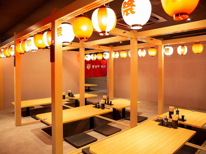 The Showa retro festival space is also particular about the interior.The atmosphere of the ≪traditional public stall izakaya≫ is a comfortable space where anyone can stop by.