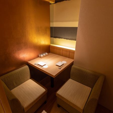 2名様でご利用頂ける完全個室を完備！デートやお友達とのお食事にどうぞご利用下さいませ。その他、最大44名様までご利用頂ける宴会個室もご用意しております。お得な2時間飲み放題付き宴会コースも多彩にご用意！仙台エリアでのご宴会に♪※画像はイメージです。