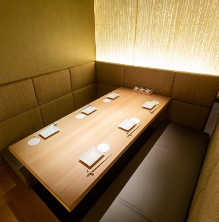 和モダンな情緒溢れる宴会個室を完備！静かで寛げる完全個室。仲間内の飲み会や会社宴会、ご接待などシーンに合わせてお部屋をご用意致します。ご希望のお部屋がありましたらご予約時にお伝え下さいませ。仙台での宴会・飲み会・女子会・合コン・接待などあらゆるシーンでご利用下さいませ！※画像はイメージです。