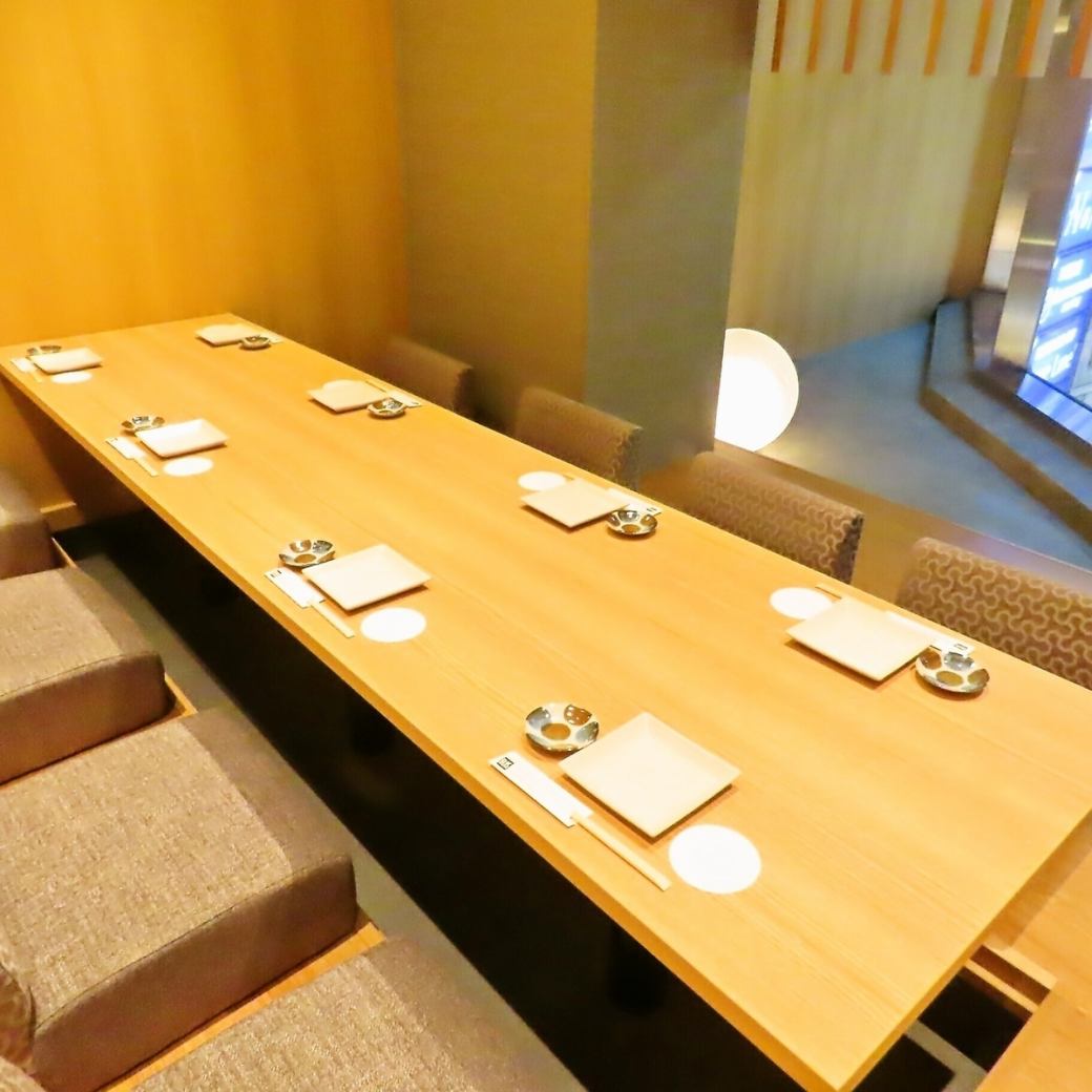 和モダンの癒し空間で美味しい料理とお酒を心ゆくまでどうぞ。