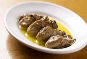 Pickled oysters in oil