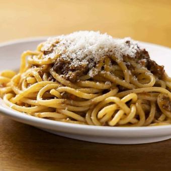 Wine set available from 11:00 to 16:00: Wagyu beef bolognese + 2 glasses of wine