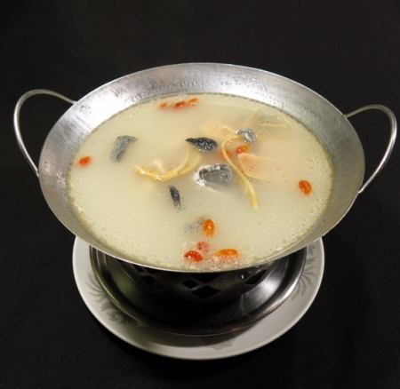 19. Ginseng and chicken nutrition soup
