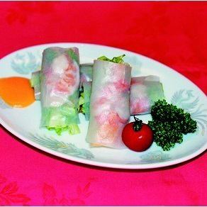 26. Fresh seafood spring rolls