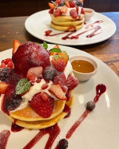 Very berry pancakes (winter only)