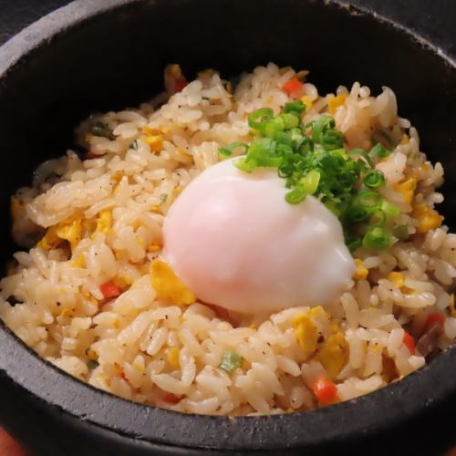 Stone-grilled warm egg fried rice
