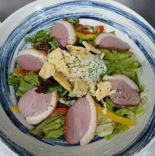 合鴨ロースと温泉卵のシーザーサラダ