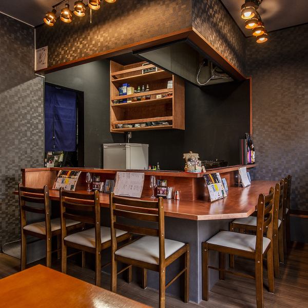 [Counter seats] Because it is an open kitchen, it is a special seat where you can enjoy your meal while enjoying the cooking scenery up close.Enjoy a blissful moment while bathing in the appetizing aroma of charcoal.