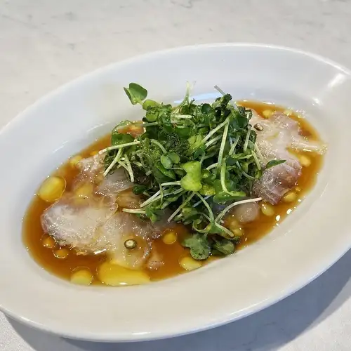 【鮮魚のカルパッチョ】男鹿港で水揚げの新鮮魚介を使った、素材の旨みを活かした逸品