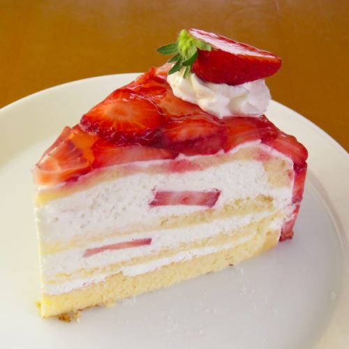 Zuccotto cake (strawberry)