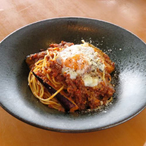 Bologna style with eggplant and soft-boiled eggs ~Chef's homemade meat sauce~