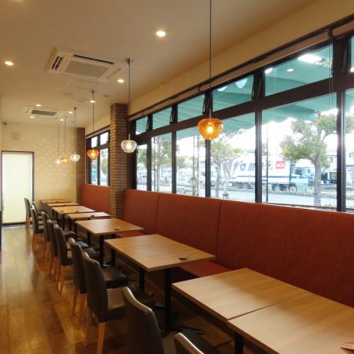 The spacious restaurant with 88 seats is safe for families with children★