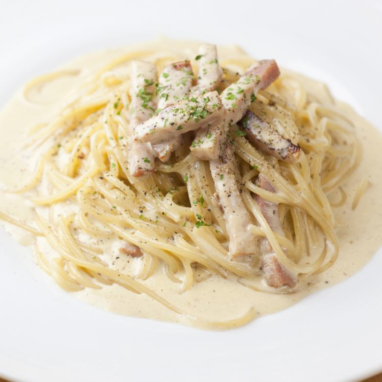 Unwaveringly popular since its opening.Carbonara with thick cut bacon