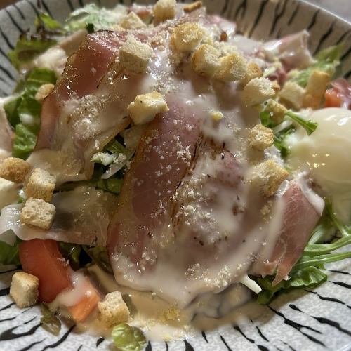 林ハムベーコンと生ハムのシーザーサラダ
