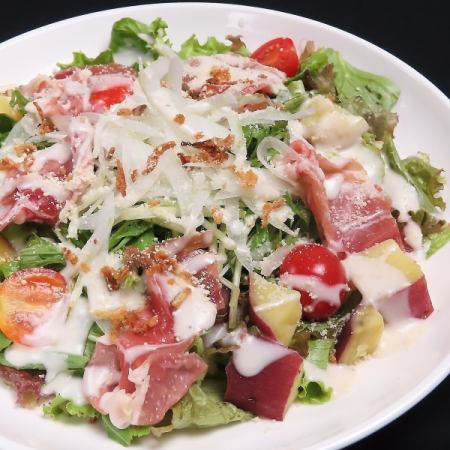 林ハムベーコンと生ハムのシーザーサラダ