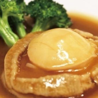 【高级套餐】从鲍鱼、螃蟹到牛肉炒饭、什锦饺子！12道菜品5,000日元+2小时无限畅饮