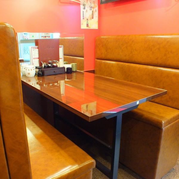 Table seating for four.The seat is a sofa so you can spend a relaxing time ^ ^