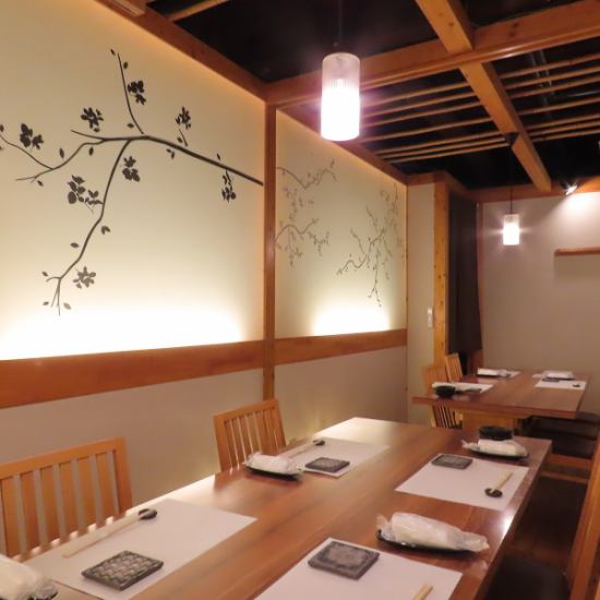 Private table rooms can accommodate up to 12 people, and private rooms with sunken kotatsu seats can accommodate up to 18 people!