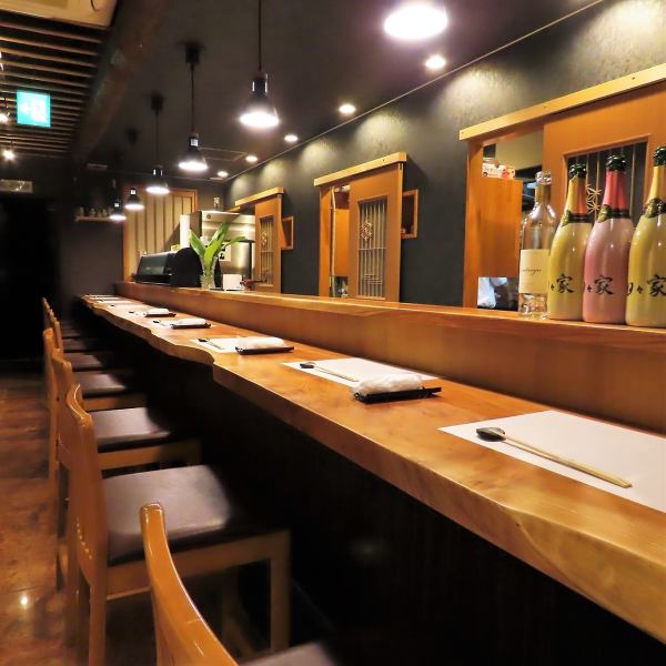 Counter seating allows up to 8 people to enjoy a spacious meal.The best part of the meal is the conversation with the owner♪