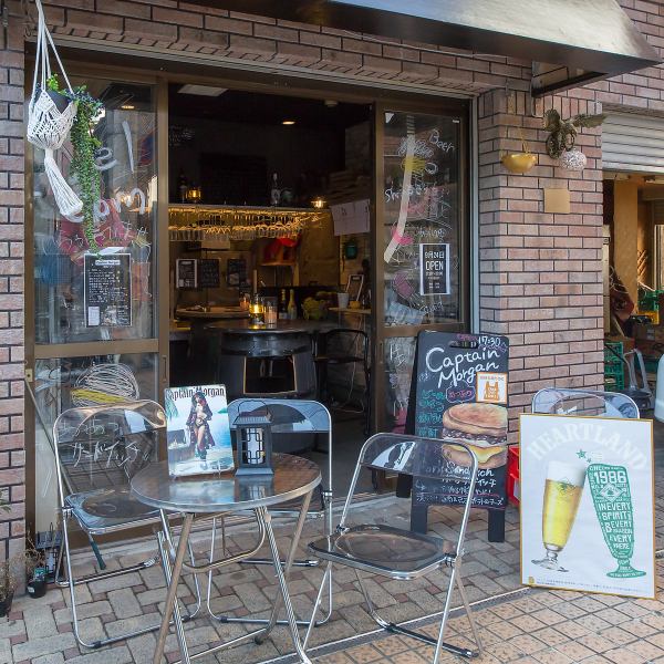 【テラス席◆】お店前には開放的な空間でお食事を楽しめるテラス席をご用意しております！テラス席であればペットの同伴も可能ですので、ご一緒にお食事をお愉しみいただけます♪
