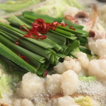 【忘年会】『馬刺もつ鍋コース』（２時間飲み放題付）黒毛和牛もつ鍋に馬刺し盛り合わせ