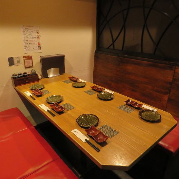 【与你的爱人一起放松】座位安排不会太拥挤，有吧台座位和桌椅，让您坐得舒适。您将能够放松身心，与同伴们愉快地交谈。请将其用于各种场合，例如家庭聚餐、朋友宴请、生日、周年纪念、女生聚会等。