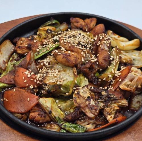 韓国屋台の味！ジコバ風鶏焼きなど本格料理を堪能！