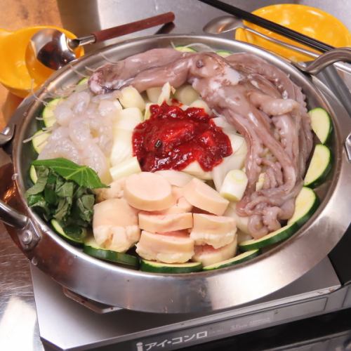 本場プサンの味!海鮮の旨みが詰まった贅沢【ナッコプセ】