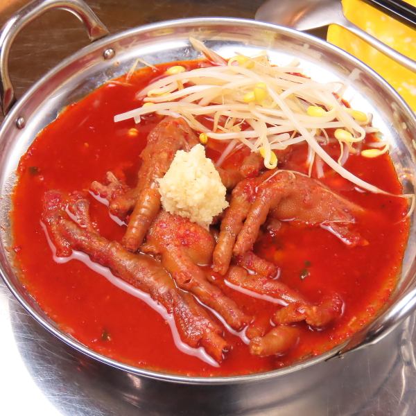 辛いもの好き必見!サッパリとしているのにコク深い出汁が凝縮した【激辛モミジスープ】