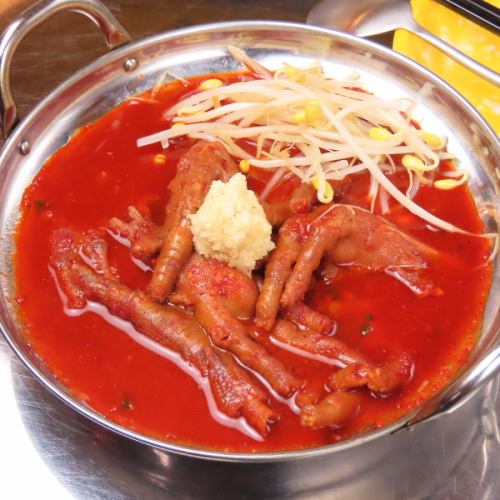 辛いもの好き必見!サッパリとしているのにコク深い出汁が凝縮した【激辛モミジスープ】