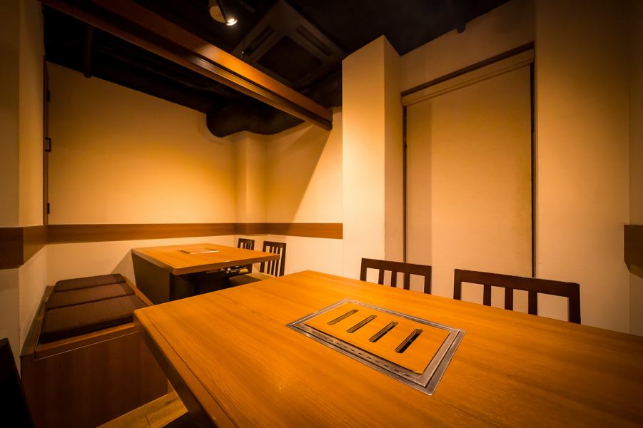 [Private rooms for 2 to 10 people available] The 2nd floor seats are private or semi-private rooms.Up to 10 people can be guided.*We accept reservations for a complete private room for 4 people with a table charge of 500 yen per person.