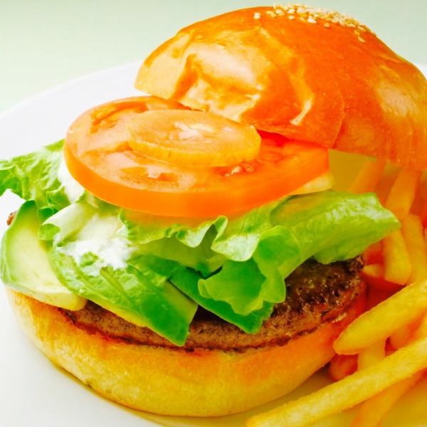 [Avocado Burger ☆] Excellent compatibility with homemade tartar sauce!