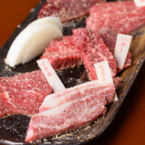 【可以和烤肉一起享用新鲜的马肉♪】什锦烤肉（2人份）【3,993日元（含税）】