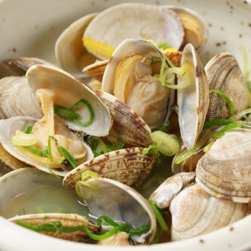 ◎ Steamed clams with yuzu wine