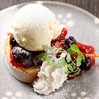 ◎ Fluffy roll cake with vanilla ice cream ~ Yuzu and berry confiture ~