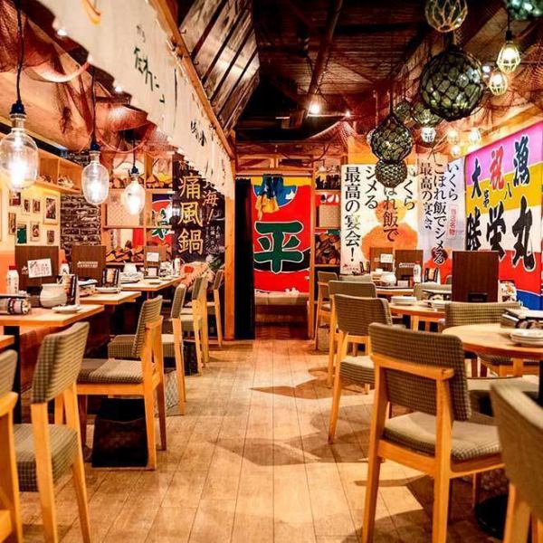 【貸切OK】活気のある店内は、シーンに合わせてご利用いただけるお席を多数ご用意！貸切は30～最大130名様まで対応可能な広々店内。会社宴会など大人数も大歓迎です！お気軽にご相談ください。