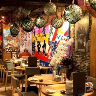 人数に合わせてご利用いただけるテーブル席です。少人数～大人数までお任せください！お仕事帰りの飲み会にも最適♪