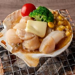 烤扇贝配炙烤酱油和黄油