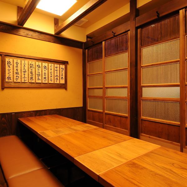 【Private room】 Inside with warmth like an old private house.Medium sized banquets such as 10 people party and 20 person party can be enjoyed relaxedly in private private room ◎ You can relax with your legs forgotten, so please forget the time and make your time to relax. ♪ When using the number of people We will accept banquets according to budget, so please feel free to contact us!