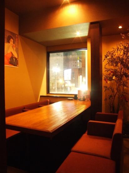 A private room, suitable for small drinking parties, is also available for 2 people