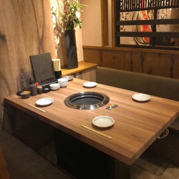 A favorable location 1 minute walk from Motoyama station ★ It is a table seat where you can enjoy the dishes and sake slowly.