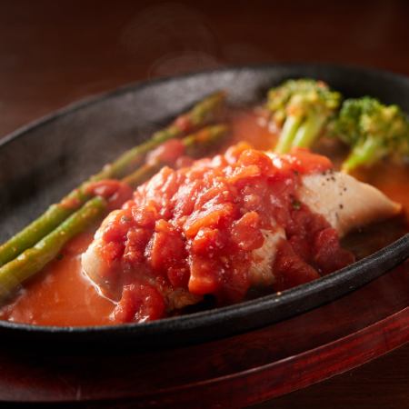 Skinless chicken breast in tomato sauce 200g