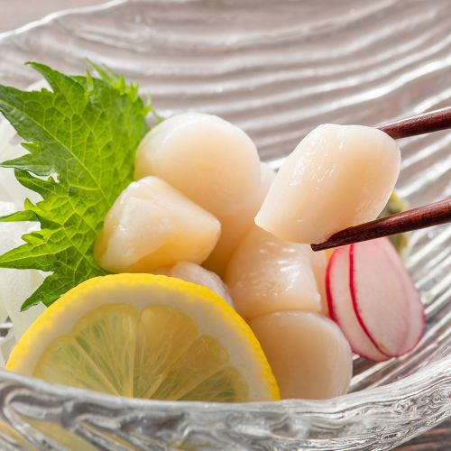 Large scallop sashimi
